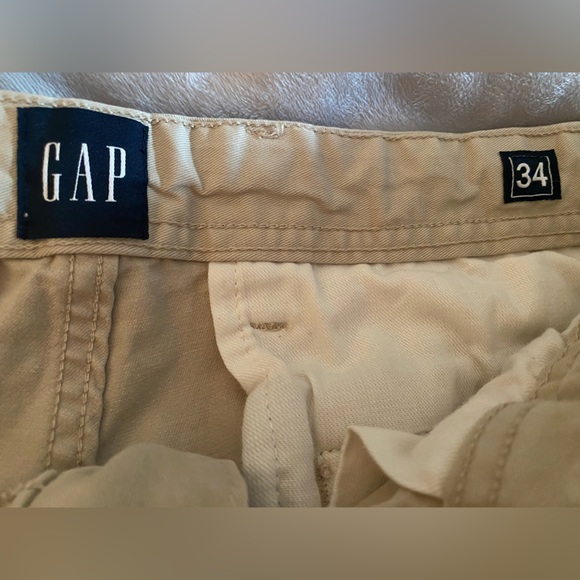 EUC Gap cargo shorts khaki size 34 men’s - Picture 4 of 5